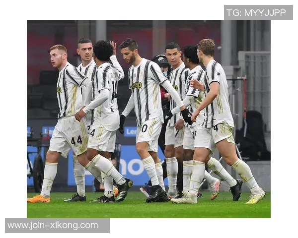 短道速滑奥运冠军王濛亲临国米尤文大战获赠6号球衣感受足球魅力